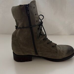 Women’s Aldo Army Green Leather Combat Boots. Size 8.5